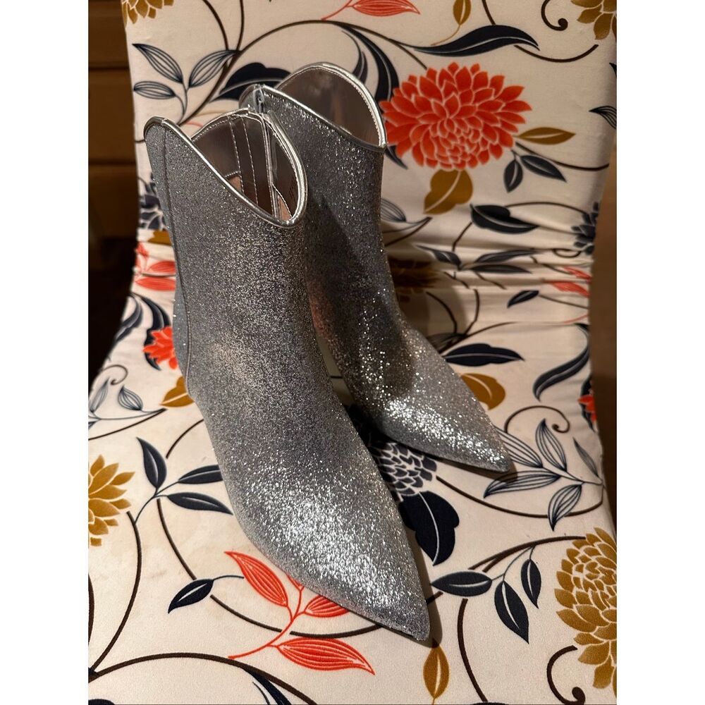 NWT On 34th kitten heel booties